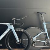 Maximale Aerodynamik, kompromisslose Geschwindigkeit – das S-Works Shiv TT ist bereit für neue Bestzeiten.

#SWorksShivTT #TimeTrialMachine #AeroIsEverything #SpecializedSWorks #TTBike #SpeedUnlocked #TriathlonLife #CyclingReels #BikePorn #RideSpecialized