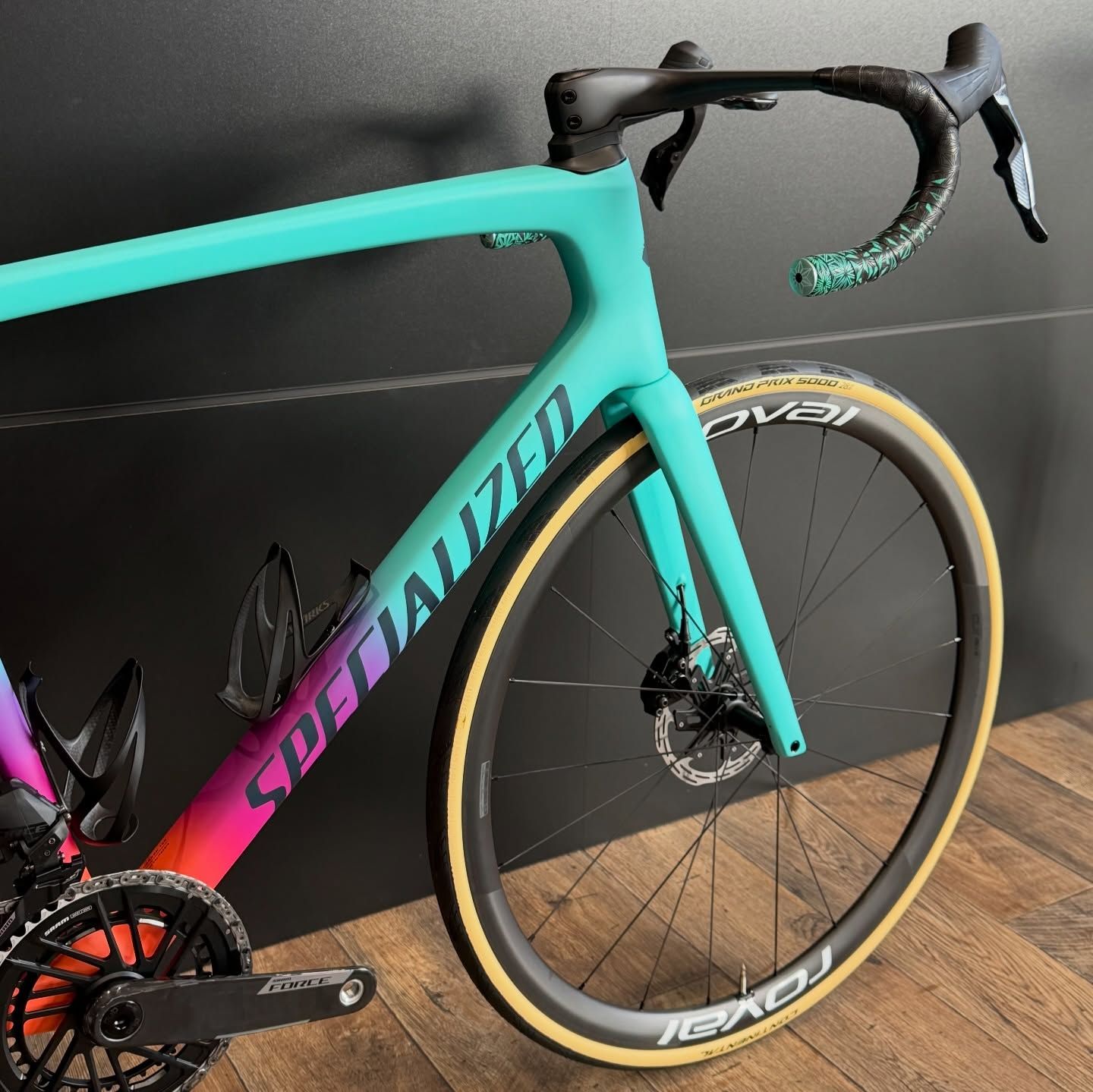 Specialized Tarmac SL7 Custom 🔥🙏🏼

#specialized #tarmacsl7 #sramroad #rovalwheels #bikepassion