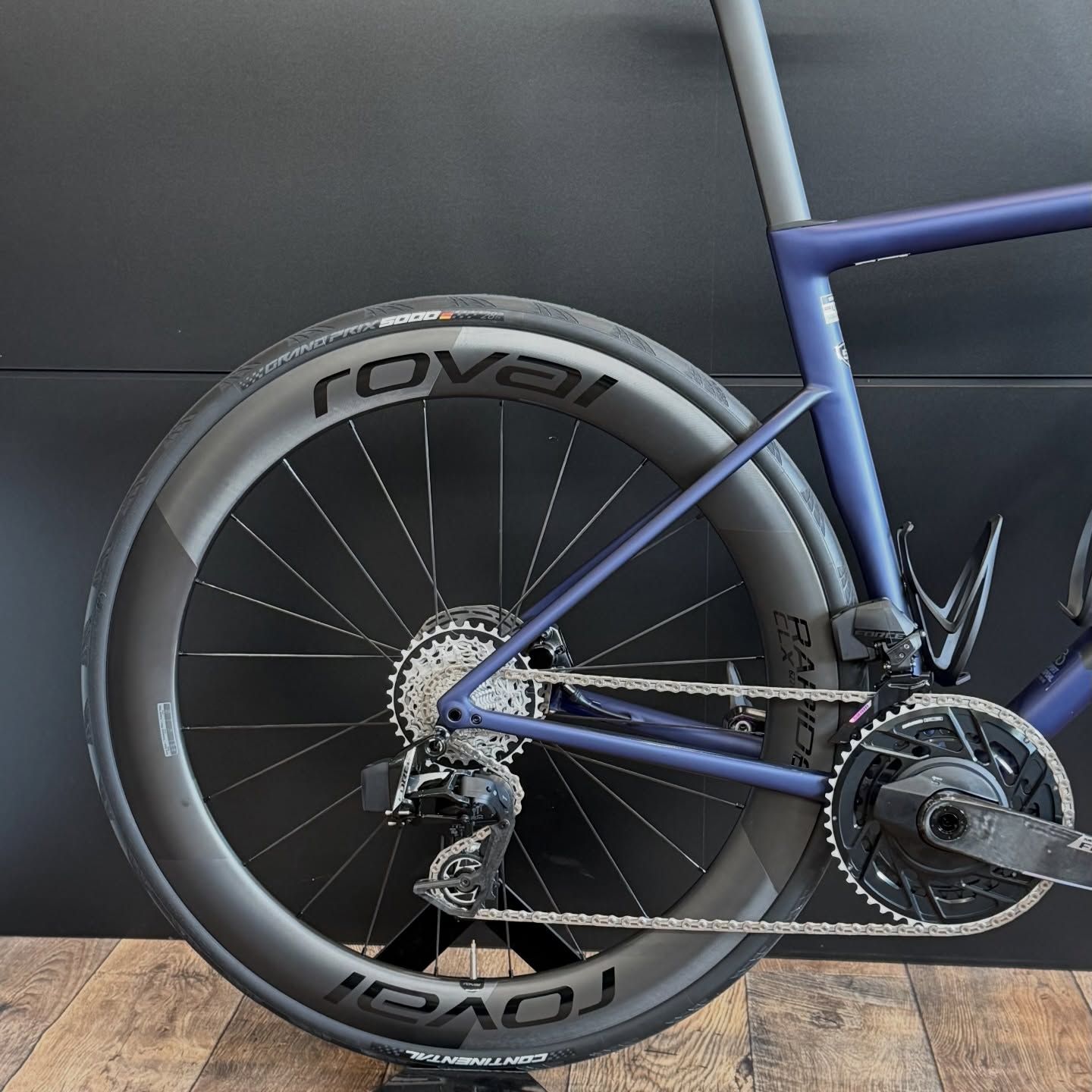 Tarmac SL8 Pro Custom 

#specialized_ch #specialized #tarmacsl8pro #rovalwheels #sram