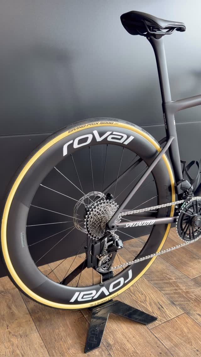 Specialized Tarmac SL8 Pro 🫟

Custom build for happy client
#specialized #rovalwheels #custombike #bikeporn #sram