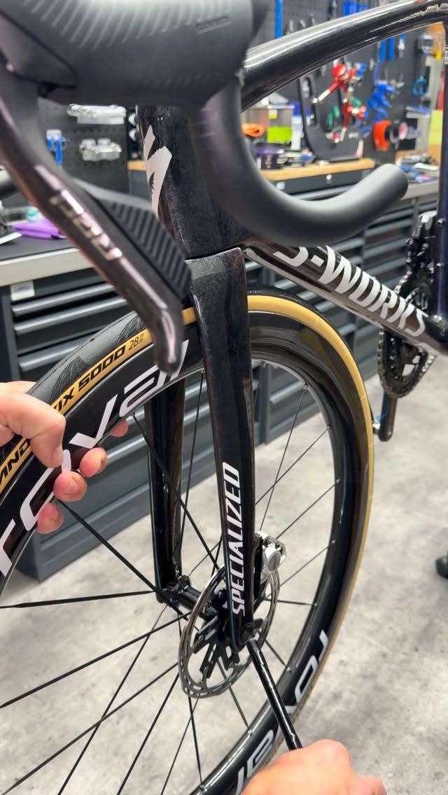 The first S-Works Tarmac SL9 has found a new owner 💣

#sworks #specializedcustom #specialized #roadbike #sram